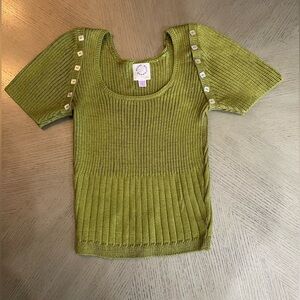 NIALL KNIT HOUSE Green  Short Sleeve SweaterTop with Button Accents size M